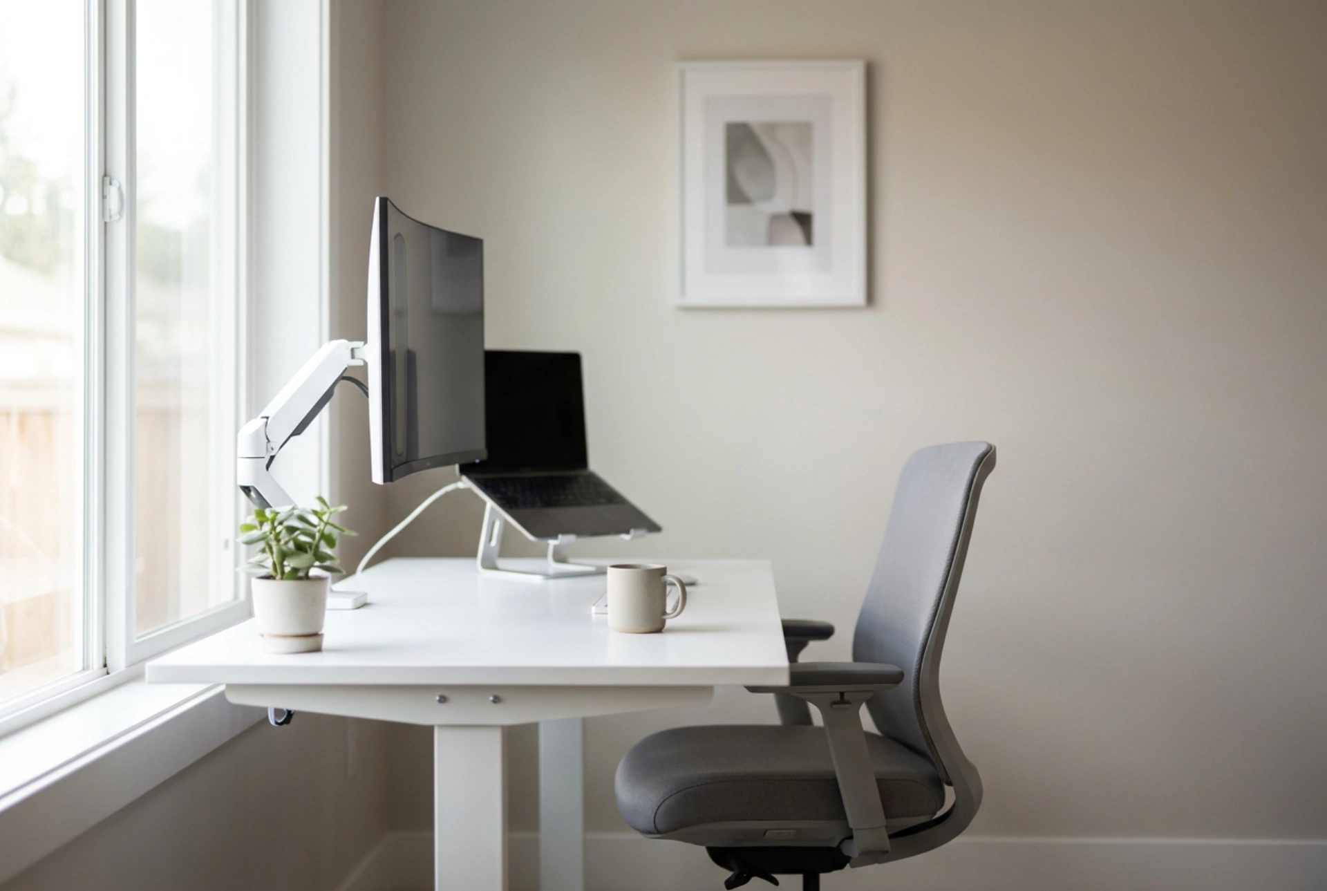 Cómo montar el monitor en la pared y mejorar la ergonomía del escritorio