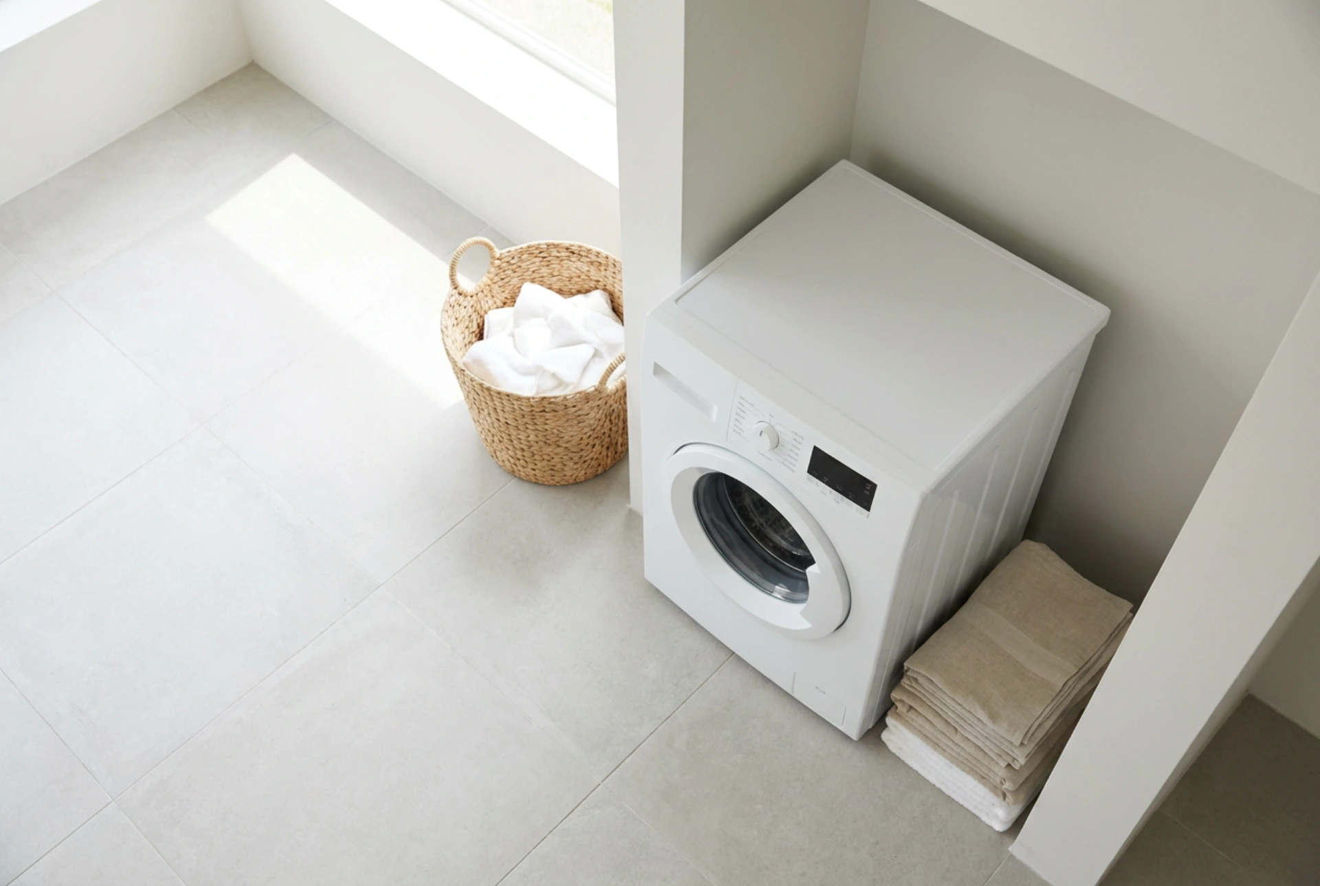 Lavadora de carga superior compacta para baños pequeños